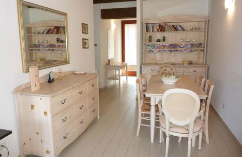 Hermitage mimosa - Photo 5