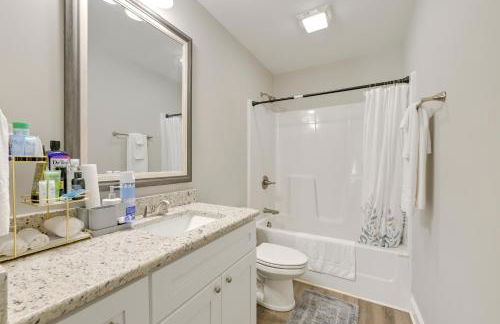 Stay and Play Spacious Concord Townhome Near Uptown - Foto 17