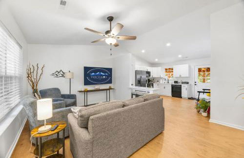 MiniGolf, HotTub, FirePit, PetFriendly, Sleeps 8 - Foto 14