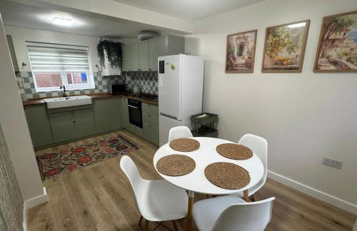 Peaceful modern home with garden and parking - Foto 19