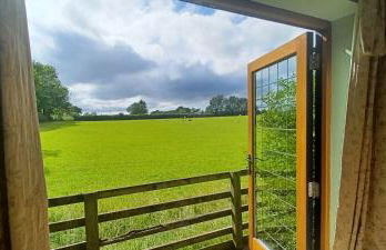 The Old Telephone Exchange - surrounded by fields! - Photo 4