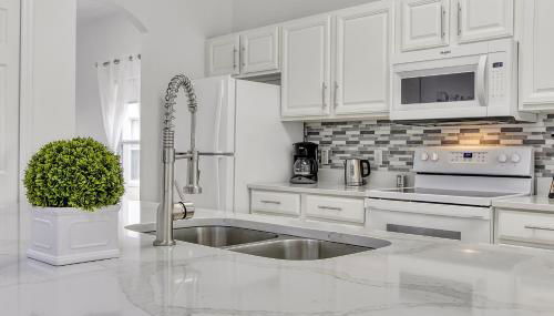 Stunning 5 bedroom pool home in gated community minutes from Disney - Foto 3