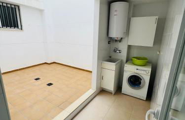 APARTAMENTO SITUADO EN EL CENTRO CON 3 HABITACIONES, DISPONE DE AIRE ACONDICIONADO Y WIFI A 150m DE LA PLAYA Y EL CASTILLO - Photo 9