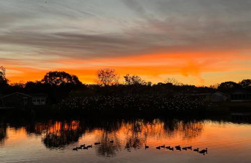 Private Tropical Waterfront Sanctuary w pool, hot tub & an island! Pet Friendly - Foto 61