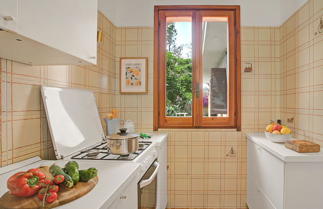 Villa Carolina spacious with garden - Foto 10