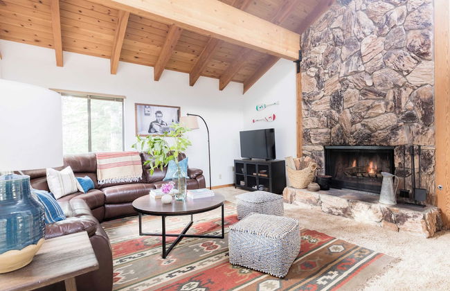 Wolfe by Avantstay 5mins Northstar! w/ Hot Tub, Fireplace, 2 Private Decks! - Foto 3