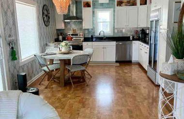 Nautical Endeavors Beach House Steps from Surf - Foto 20