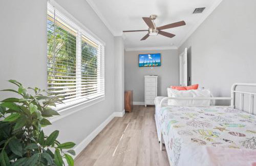 NEW!Paradise PalmsDockPoolKayaks GrillView! - Foto 52