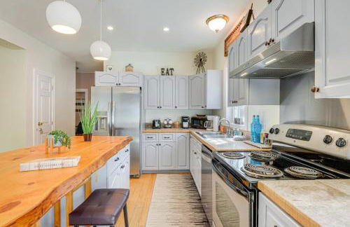 6 Mi to Mt Snow Nature-View Home with Fire Pit! - Foto 9