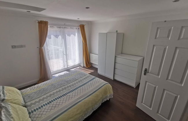 Romford Retreat - Stylish Apartment Stay - Photo 1