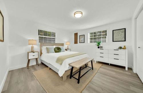 HUGE Modern Family Home- Modern, Fully Stocked, Weekly Savings - Foto 5