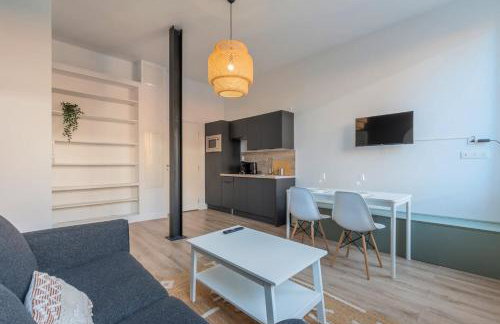 1 bedroom apartment in city center with parking - Foto 1