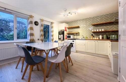 6-Bedroom Contractor House with 9 Beds - Managed by Your Lettings Short Lets & Serviced Accommodation Peterborough including Free Parking and WiFi and Netflix - Photo 53