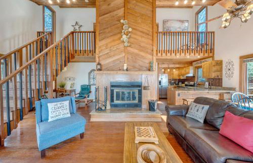 Lakeside Lodge - Lakefront home with private dock & hot tub - Foto 20