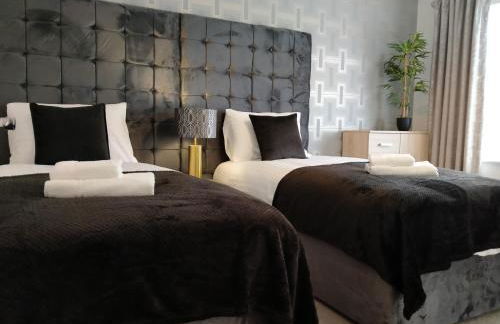 Sirius House - sleeps 7, driveway, garden - Photo 19