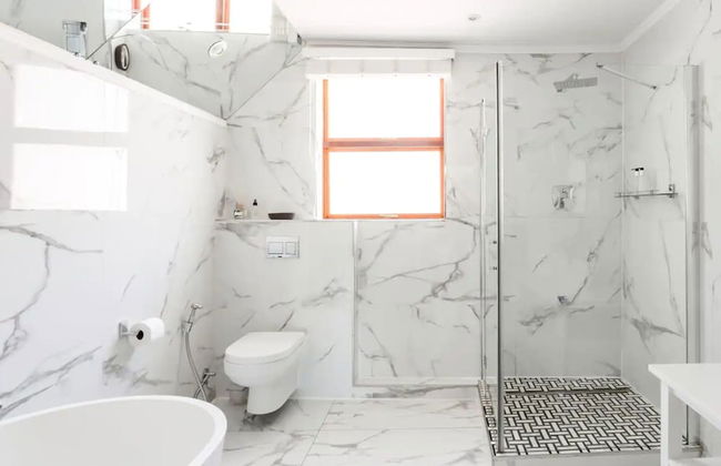 3 Bedroom Hilltop Home With Spectacular Views - Foto 22