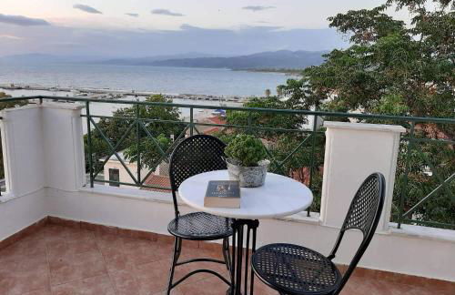 A View from the Attic Window. Kyparissia, Messinia - Foto 26