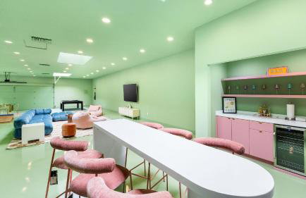 The Pond Estate by Avantstay Maximalist Designer Compound w/ 2 Casitas, Indoor + Outdoor Pools, Tennis Court, & Gorgeous Mountain Views 12k Sqft - Foto 45