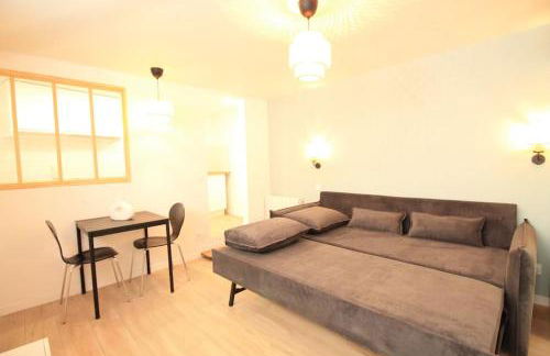 Disponible - Appartement Entier Rénové - Canapé Lit Emma - RERB, 5mn Paris - 2 pers - Parking Rue Gratuit - Tout équipé - 1er étage - 3 - Foto 33