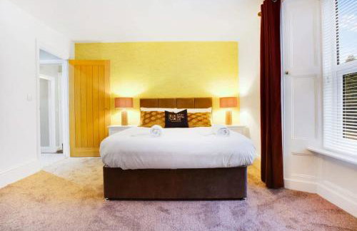 NEW! Luxurious Cottage in Durham by Stay With Us, Ideal for Large Groups & Families, Hot Tub, Sleeps 10! - Foto 32