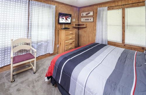 Er44 - Rising Eagle - Great Location! Close To Town! 2 Bedroom Cabin by RedAwning - Foto 22