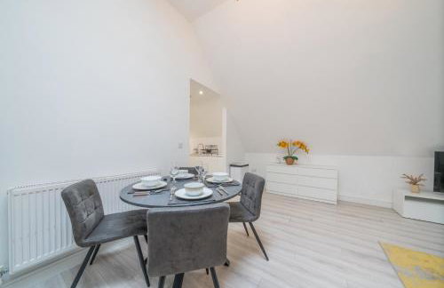 New! Modern Elegant 2-Bed Apartment, free parking - Photo 18