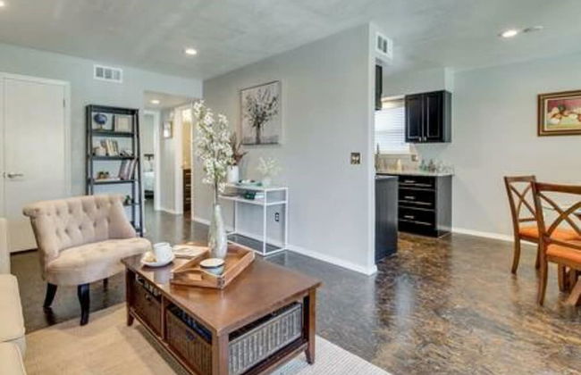 Evie's Campus-close 2 bedroom luxury - Photo 1