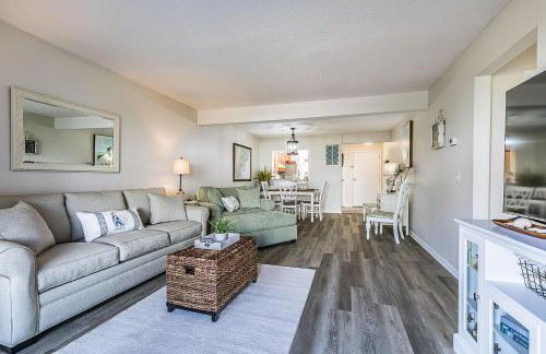 First Floor Condo - Walking distance to beach and pools! - Foto 16