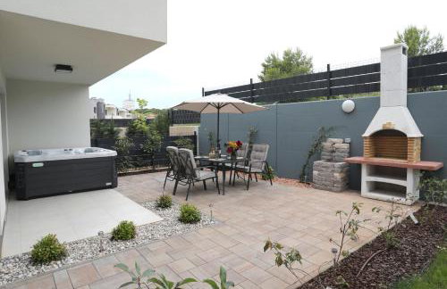 New luxury air-conditioned apartment, with jacuzzi, free parking and gardens - Foto 11