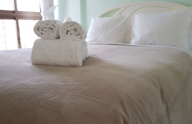 Sky-High Seaside Fuengirola Flat - Photo 3