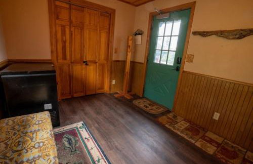 Warm Woodland Getaway with Land - Foto 30