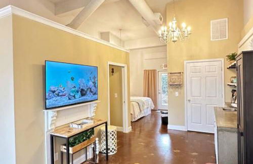 Haven at Hazel~Downtown Bungalow - Foto 7