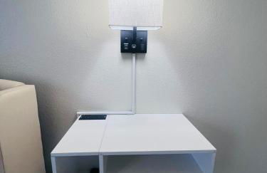 Stylish & Fully Renovated Home! - Foto 45