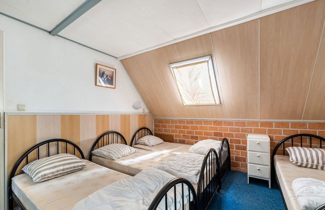 Attractive Farmhouse in Giethoorn With Garden - Photo 4