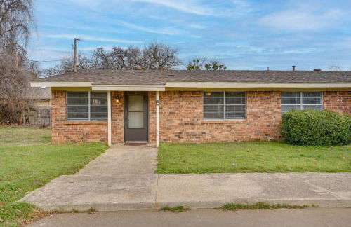 Near Globe Life and ATandT! Convenient Unit with Patio - Foto 25
