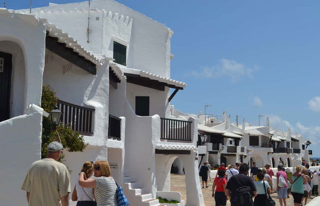 Mahón Tour + Boat Trip - Photo 2