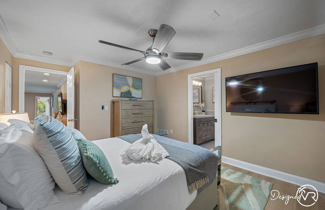 8BR Villa with Heated Pool Near Beach - Foto 14