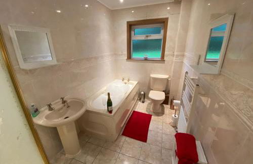 Country Cottage Sleeps 6 w/ Hot Tub & Dog-friendly - Foto 58