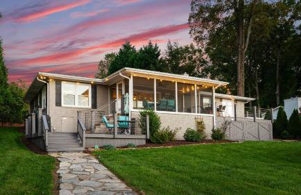 Dock Hot Tub Kayaks on Lake Norman Lakeside Gem by AvantStay - Foto 29