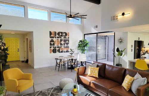 Upscale mid century on the green w Private Hot Tub - Foto 1