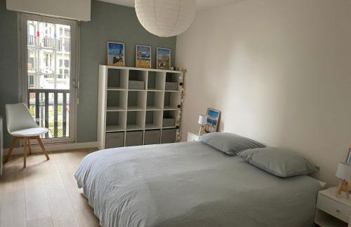 Appartement 5 personnes 65m2 avec balcon, vues partielles mer, 150m de la plage et centre, wifi et parking privé - Photo 9