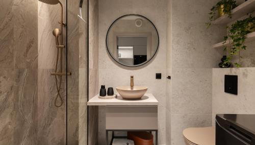 Gatsby - Apartament Jacuzzi & Relax dla par w Gdansku by Lion Apartments - Foto 3, towels, Shower
