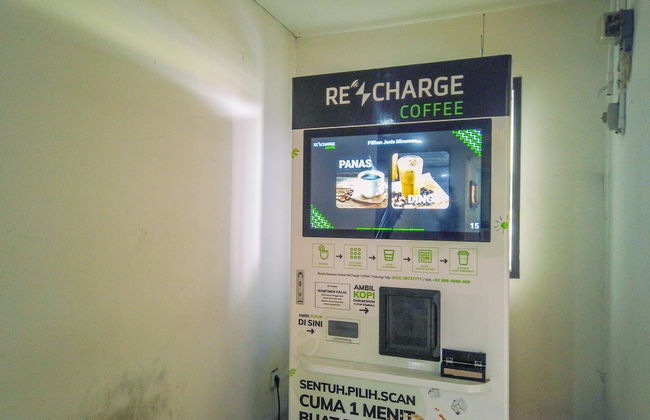 Comfy and Minimalist Studio at Amethyst Apartment - Photo 14