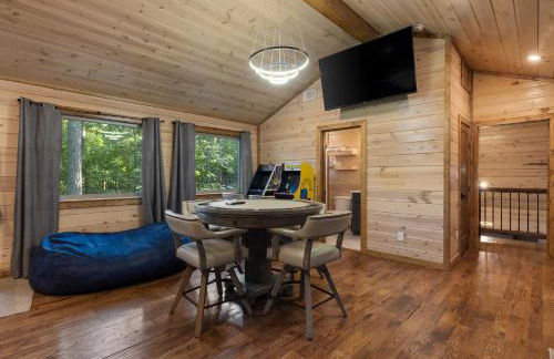 Cozy Cabin with Hot Tub, Fire Pit and Arcade Games - Foto 42