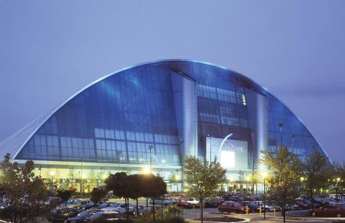 Modern and Spacious Home From Home 1 mile from M1 - with Netflix, Prime Video, PS5, free parking, superfast WiFi, BBQ - Sleeps 11 - By Brightleap Apartments - Foto 55