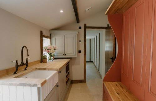 The Carriage House by Birch Stays - Photo 18