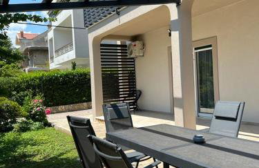 Gemini Apartments - Photo 4