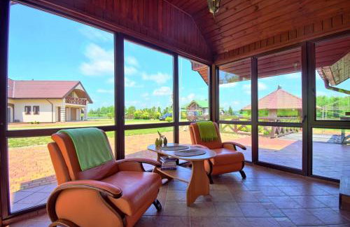 Dom nad stawem przy lesie - Foto 29