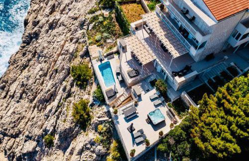 Blue Views Villa with Heated Pool and Jacuzzi - Photo 11