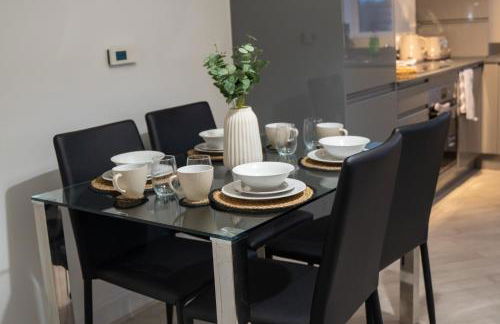 Glory Homes- City centre apartment , sleeps 7 with parking & WiFi - Foto 20
